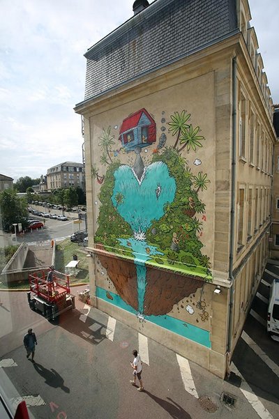 Fresque de Jace - Façade de l'hôpital central face à l'établissement Neurosciences 