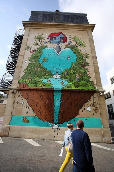 Fresque de Jace - Façade de l'hôpital central face à l'établissement Neurosciences 
